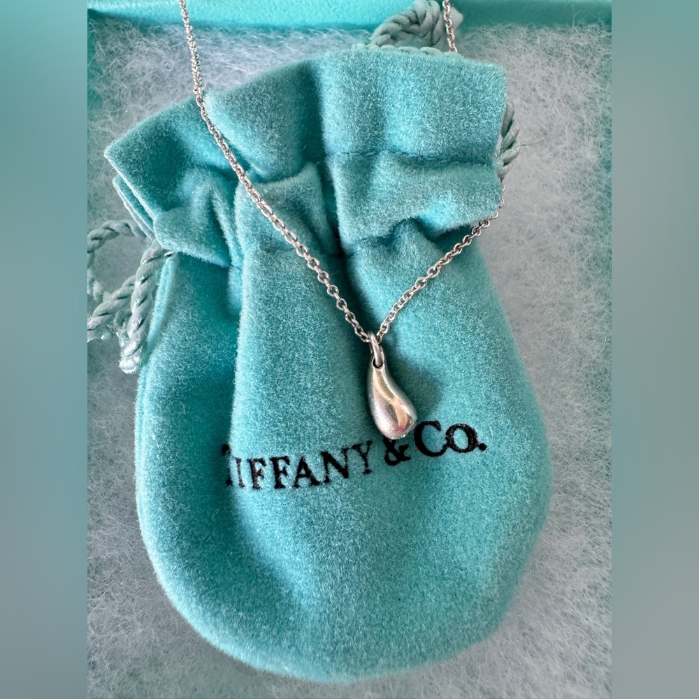 Authentic Tiffany & Co.Teardrop SV925 Pendant Necklace W/Box/Dustbag - Picture 5 of 7